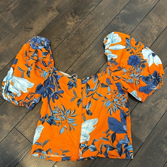 ELA crop top size medium - Picture 3 of 3